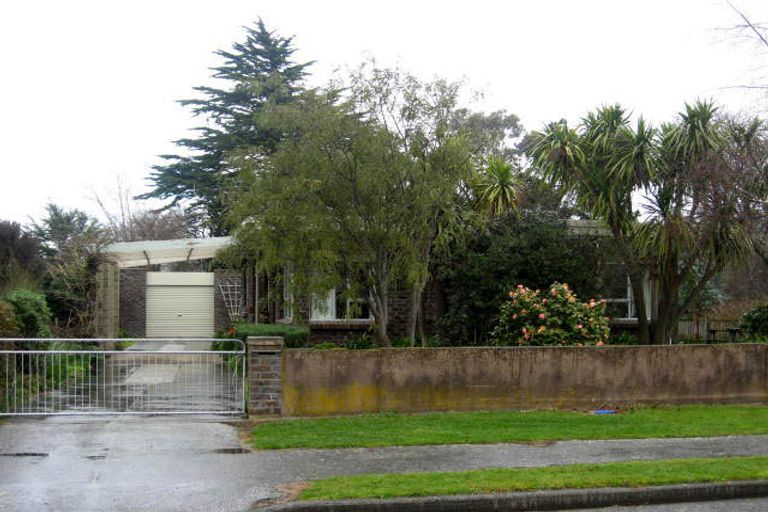 Photo of property in 1 Philip Street, Carterton, 5713
