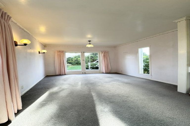 Photo of property in 7 Lyford Crescent, Sunnynook, Auckland, 0620