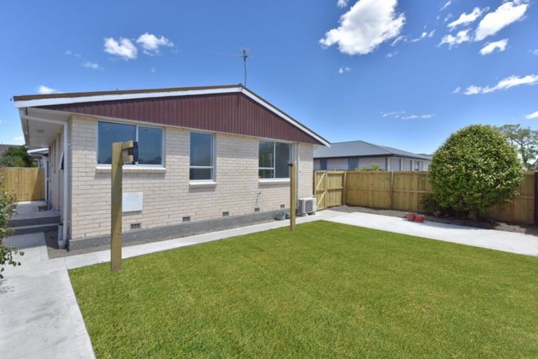 Photo of property in 17a Queenspark Drive, Parklands, Christchurch, 8083
