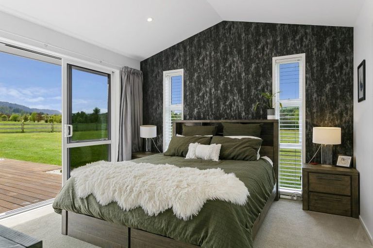 Photo of property in 6 Kahikatea Drive, Kinloch, Taupo, 3377