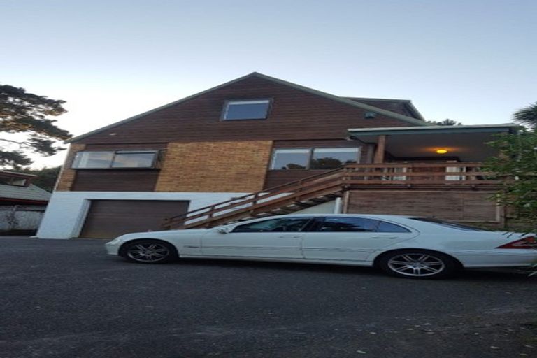 Photo of property in 2/14 Strabo Place, Windsor Park, Auckland, 0632