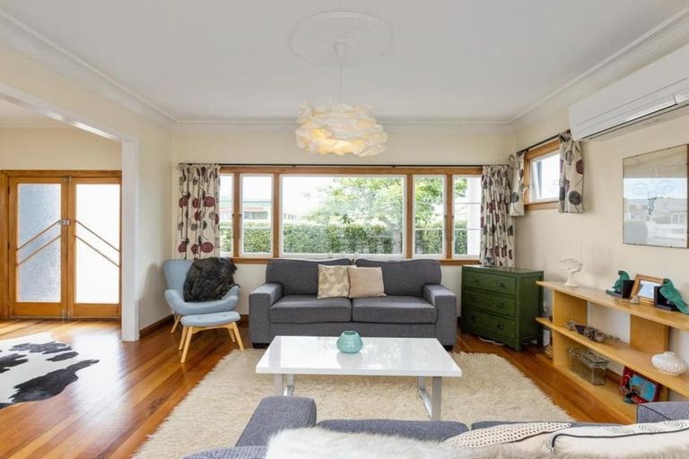 Photo of property in 1111a Heretaunga Street East, Parkvale, Hastings, 4122