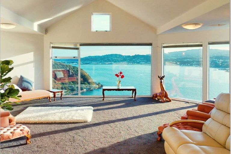 Photo of property in 11 Countess Close, Maupuia, Wellington, 6022