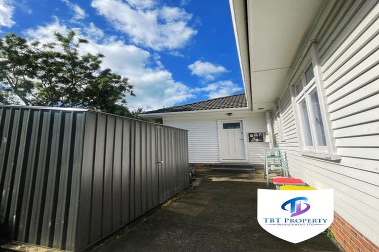 Photo of property in 12a Beach Road, Mellons Bay, Auckland, 2014