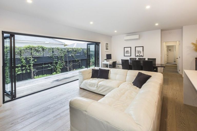 Photo of property in 658b Barbadoes Street, Edgeware, Christchurch, 8013