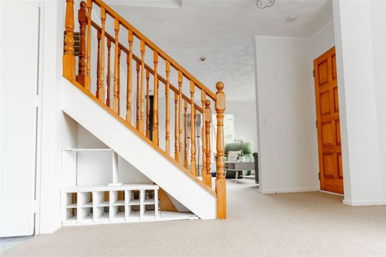 Photo of property in 2/61 Woodhouse Avenue, Karori, Wellington, 6012