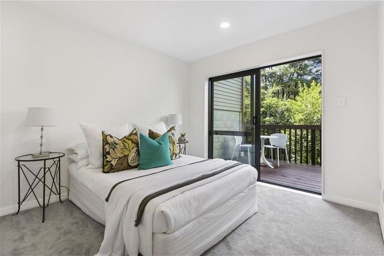 Photo of property in 24 Lorikeet Place, Unsworth Heights, Auckland, 0632