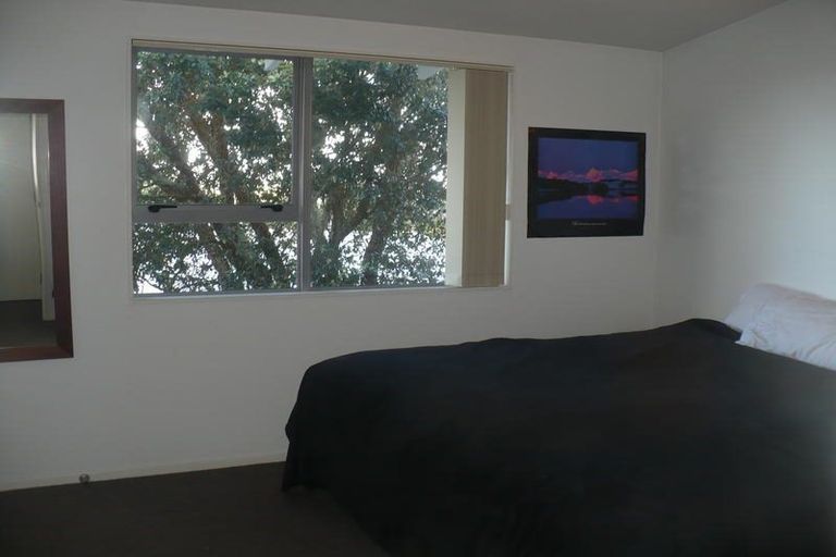 Photo of property in 1 Cron Avenue, Te Atatu South, Auckland, 0610