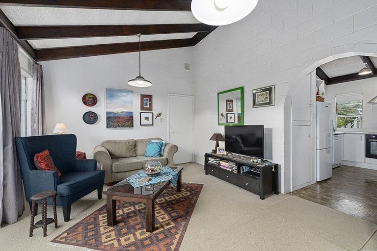 Photo of property in 1/6 Bronwyn Place, Torbay, Auckland, 0630