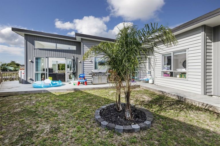 Photo of property in 42 Huarahi Pai Road, Huapai, Kumeu, 0810