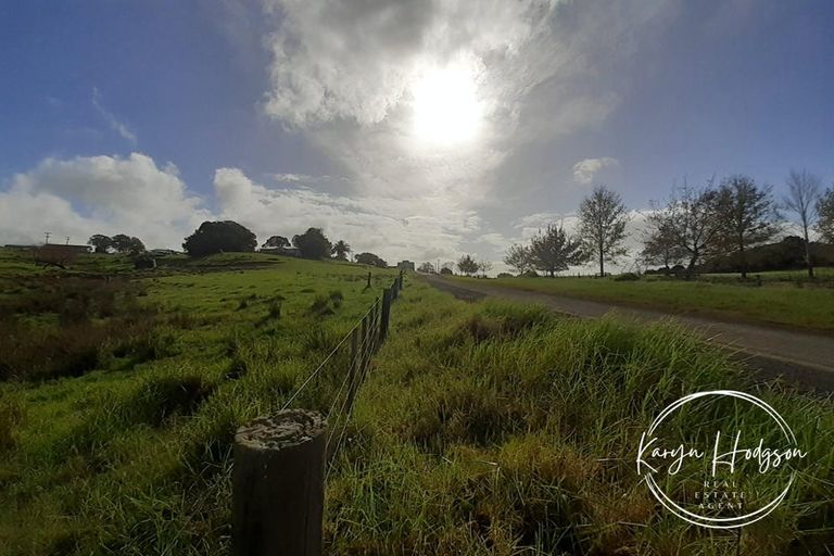 Photo of property in 71 Matakohe Road East, Matakohe, 0593