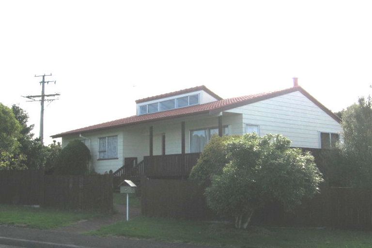 Photo of property in 2 Landow Place, Henderson, Auckland, 0612