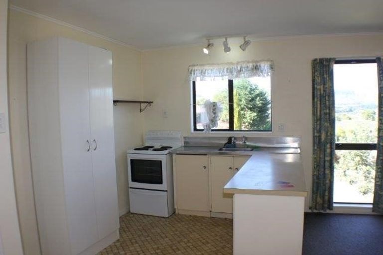 Photo of property in 5 Westra View, Tawa, Wellington, 5028