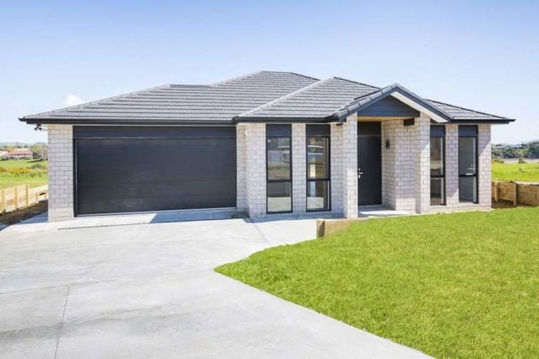 Photo of property in 27 Kauri Drive, Waiuku, 2123