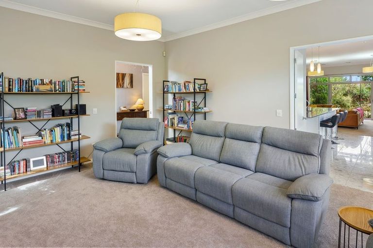 Photo of property in 9 Otupoa Way, Paraparaumu, 5032