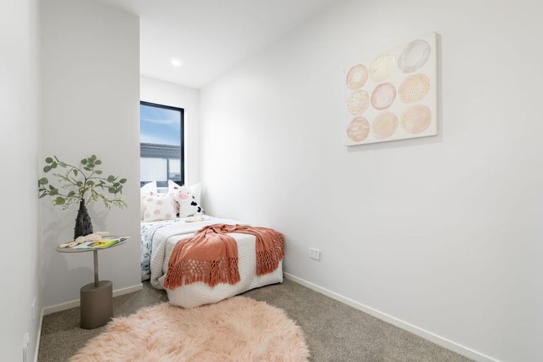 Photo of property in 6/2 Flaunty Place, West Harbour, Auckland, 0618