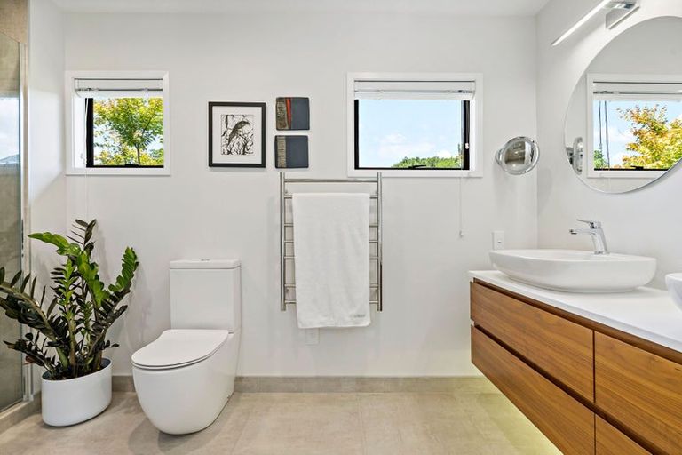 Photo of property in 7 Helvetia Drive, Browns Bay, Auckland, 0630