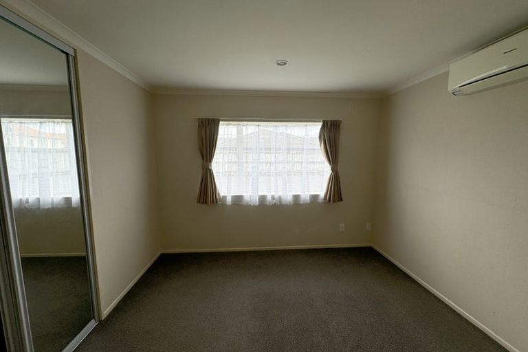 Photo of property in 16 Monash Place, Flat Bush, Auckland, 2016