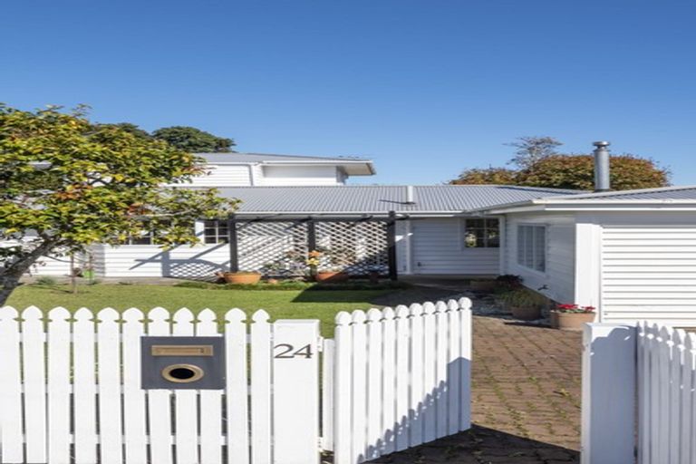 Photo of property in 24 Cherry Road, Bucklands Beach, Auckland, 2014