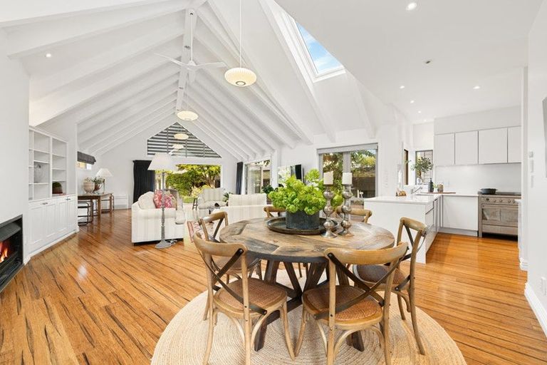 Photo of property in 9 Kotare Street, Fendalton, Christchurch, 8041