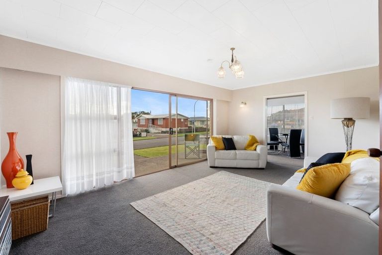 Photo of property in 2 Park Lane, Waitara, 4320