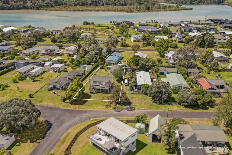 Photo of property in 20 Hardy Place, Cooks Beach, Whitianga, 3591
