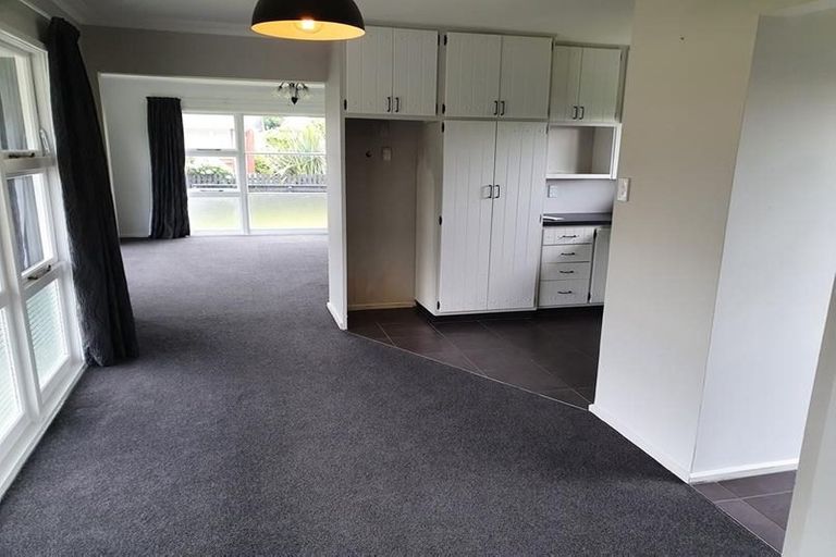 Photo of property in 1 Brookby Crescent, Avonhead, Christchurch, 8042