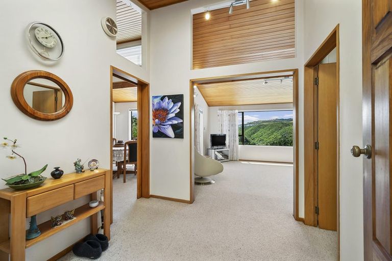 Photo of property in 16 Bushland Grove, Paparangi, Wellington, 6037