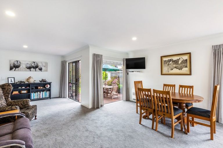 Photo of property in 4 Shera Street, Acacia Bay, Taupo, 3330