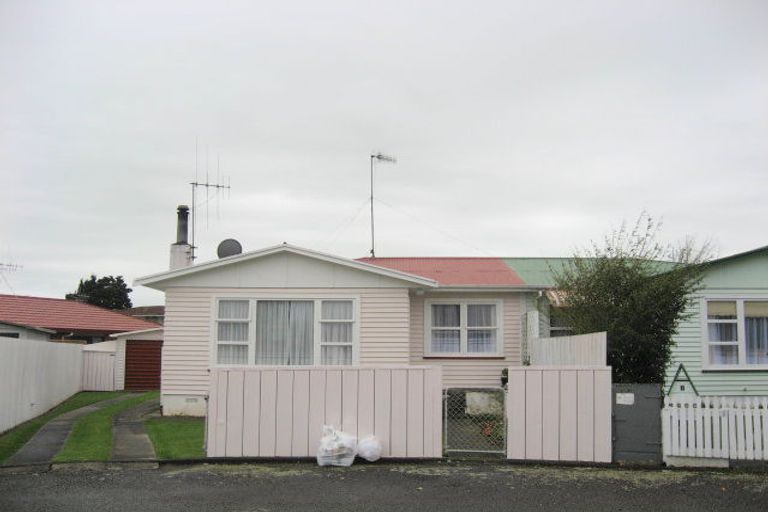 Photo of property in 2 Huia Place, Levin, 5510
