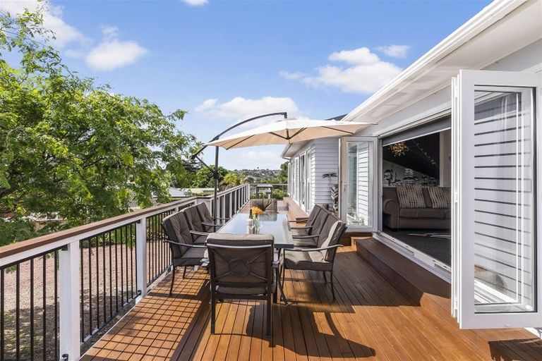 Photo of property in 76 Marine Parade, Mellons Bay, Auckland, 2014