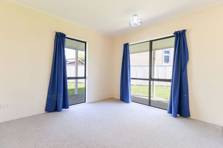 Photo of property in 75 Hillcrest Drive, Kelvin Grove, Palmerston North, 4414