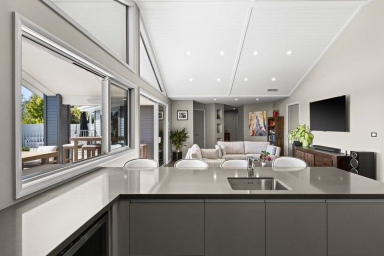 Photo of property in 12 Spur Road, Havelock North, 4130