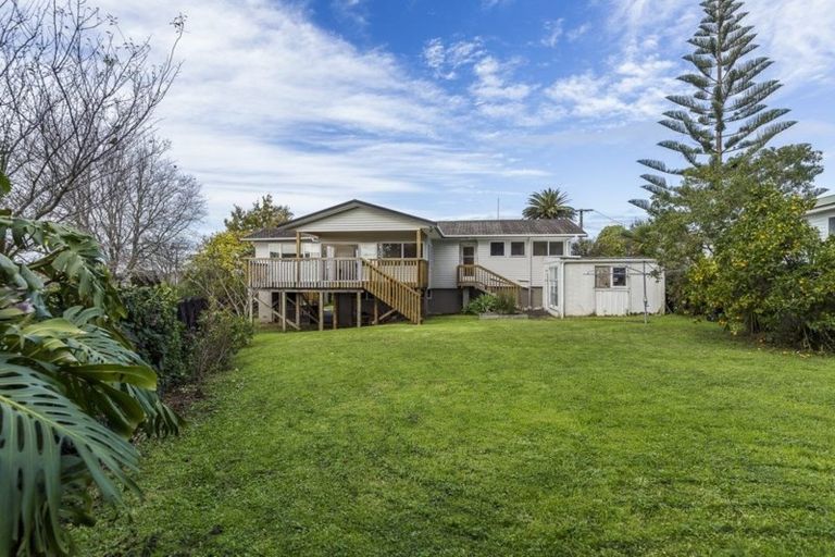 Photo of property in 46 Totara Road, Te Atatu Peninsula, Auckland, 0610