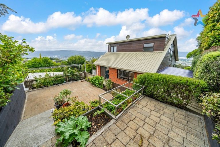 Photo of property in 57 Pokohiwi Road, Normandale, Lower Hutt, 5010