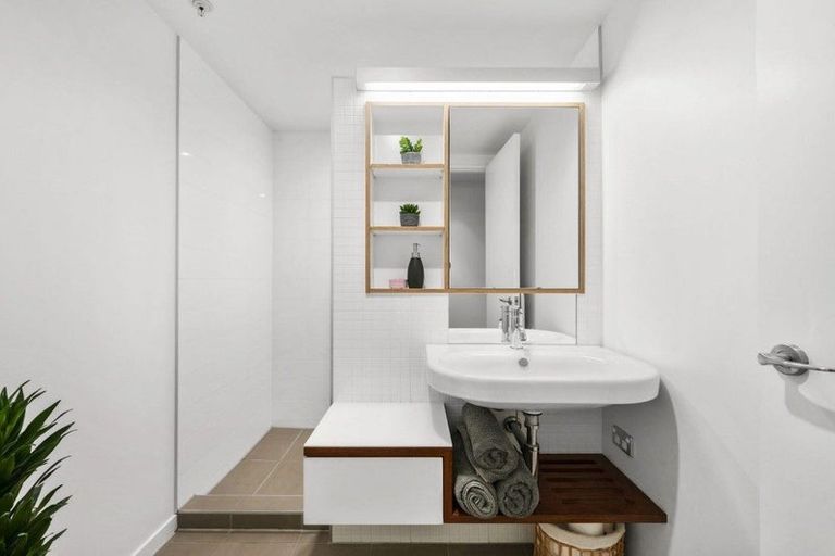 Photo of property in Piermont Apartments, 6e/82 Cable Street, Te Aro, Wellington, 6011