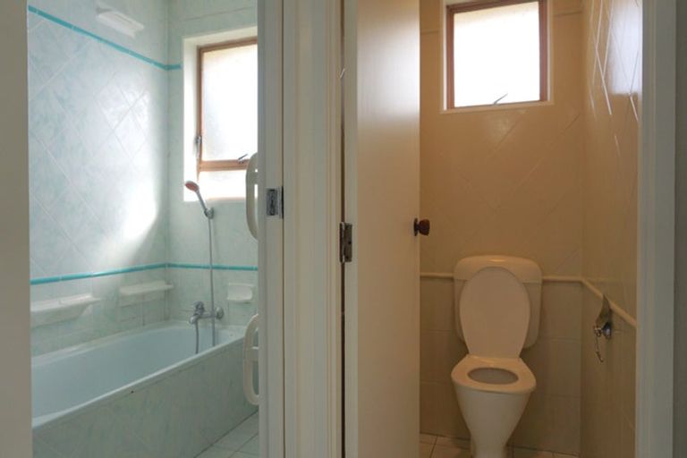 Photo of property in 3/38 Ballater Place, Highland Park, Auckland, 2010