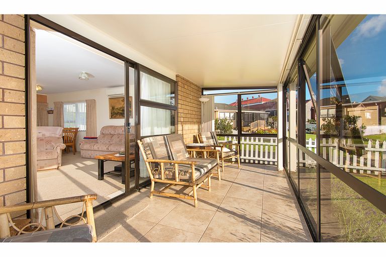 Photo of property in 8a Civic Place, Waiuku, 2123