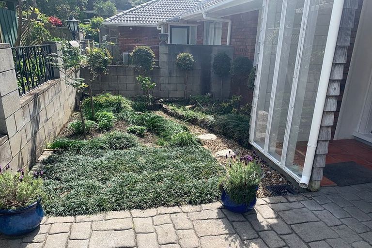 Photo of property in 2/20 Saint Peters Street, Northcote, Auckland, 0627