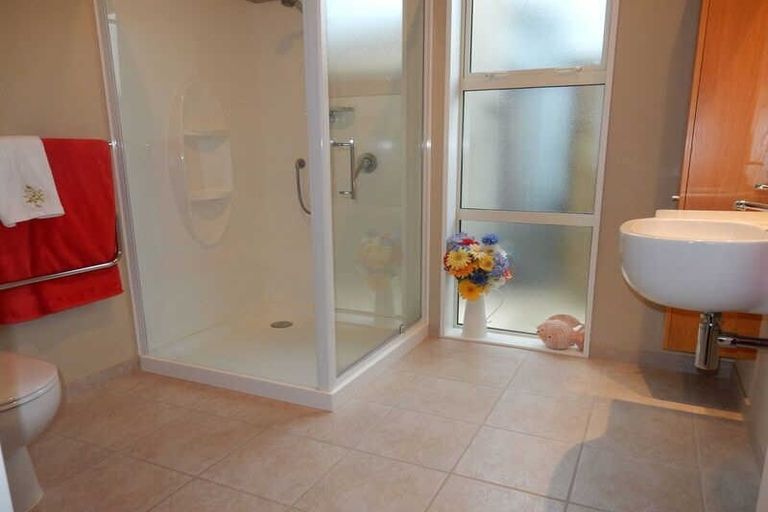 Photo of property in 2/43 Main Road, Redcliffs, Christchurch, 8081