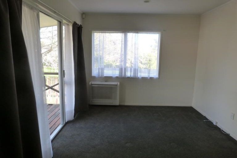 Photo of property in 13 Truscott Place, West Harbour, Auckland, 0618