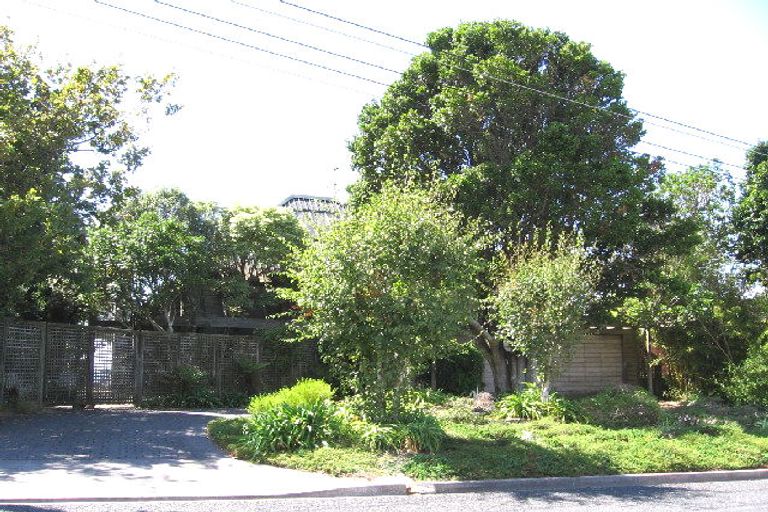 Photo of property in 6 Cliff Road, Torbay, Auckland, 0630
