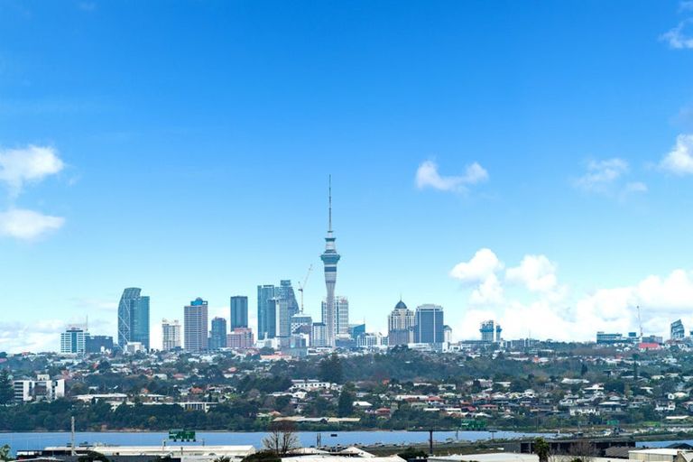 Photo of property in 1 Cron Avenue, Te Atatu South, Auckland, 0610