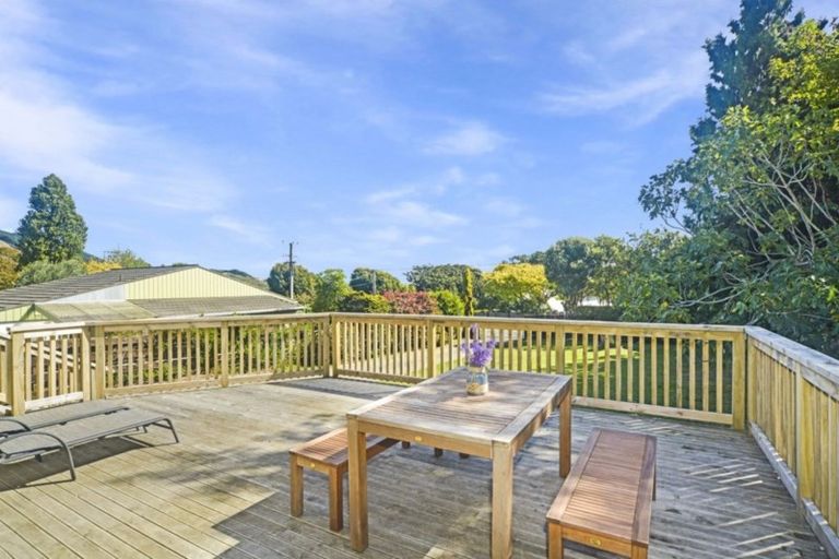 Photo of property in 17 Winara Avenue, Waikanae, 5036