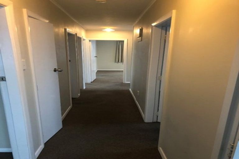 Photo of property in 1/47 Luckens Road, West Harbour, Auckland, 0618