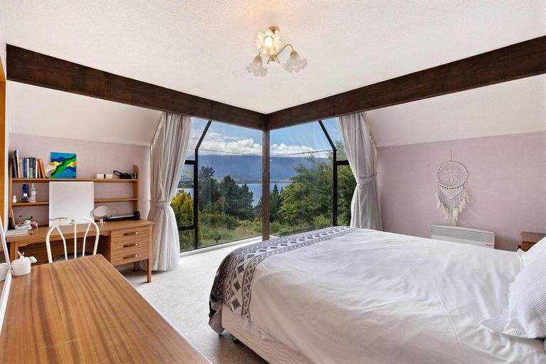 Photo of property in 6 Thorn Crescent, Fernhill, Queenstown, 9300