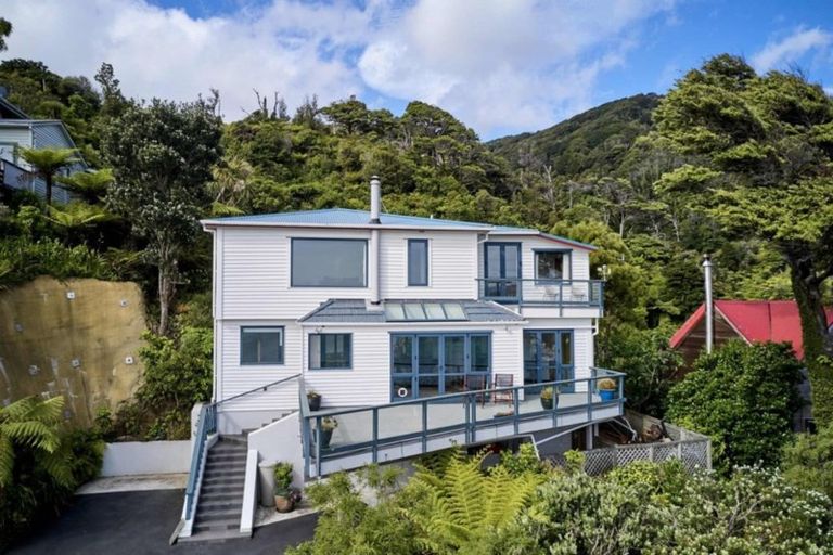 Photo of property in 46 Ferry Road, Days Bay, Lower Hutt, 5013