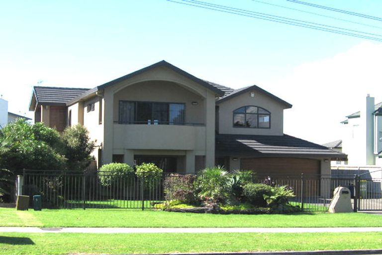 Photo of property in 22 Beach Road, Te Atatu Peninsula, Auckland, 0610