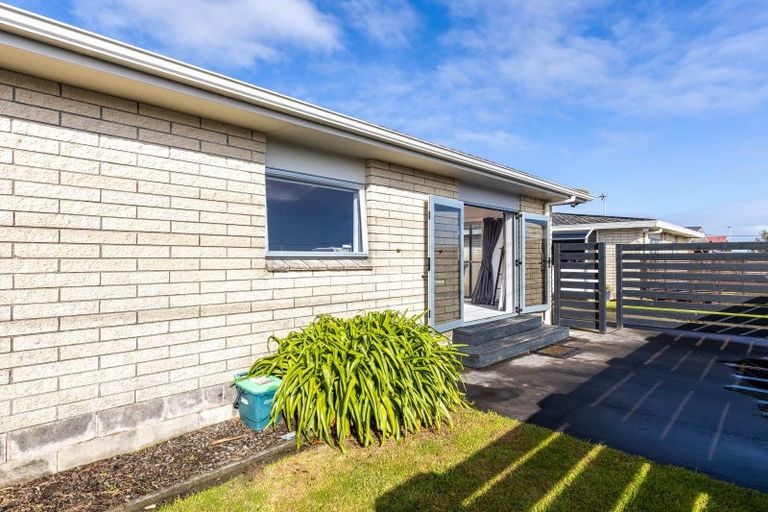 Photo of property in 3/10 Karamu Street, Strandon, New Plymouth, 4312