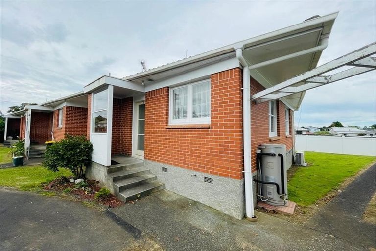 Photo of property in 1/42-44 Opaheke Road, Opaheke, Papakura, 2113